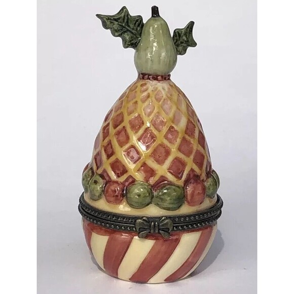 Sublime SMALL BOX model FRUIT PEAR ceramic signed VILLEROY & BOCH-